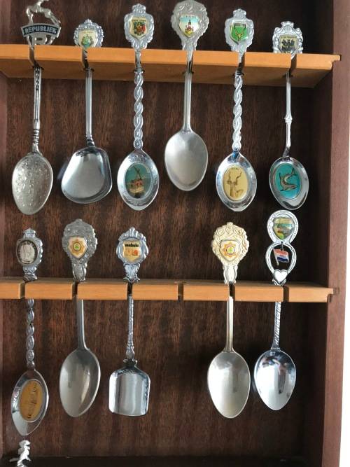 **** COLLECTION OF INTERNATIONAL, SA. and  GOLDEN BIRD SPOONS ****