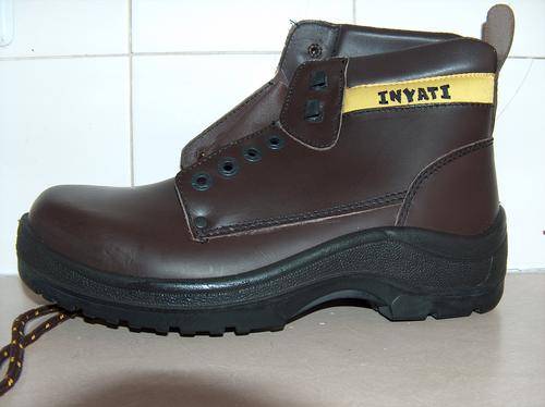 NEW INYATI SAFETY SHOES  SIZE 7