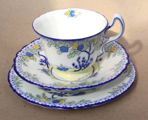 Royal Doulton H3977 trios, perfect condition.