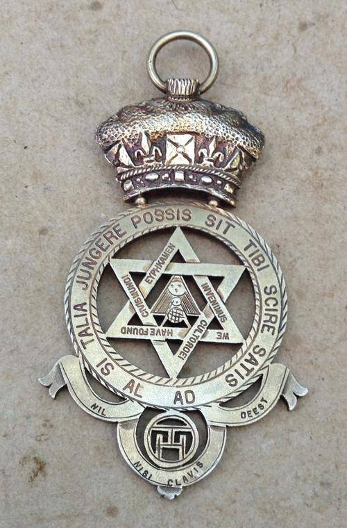 Masonic Jewell.....silver gilt....Hallmarked London, 38.1 grams