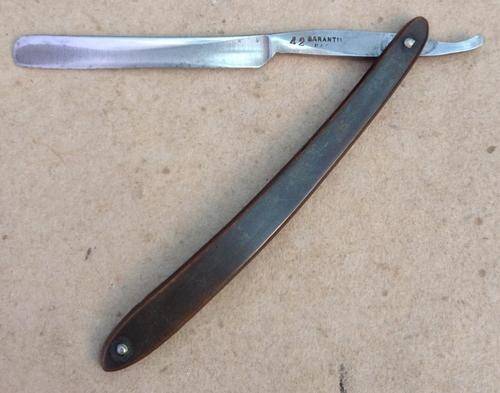 Cut-throat Razor......... Postage R26.00