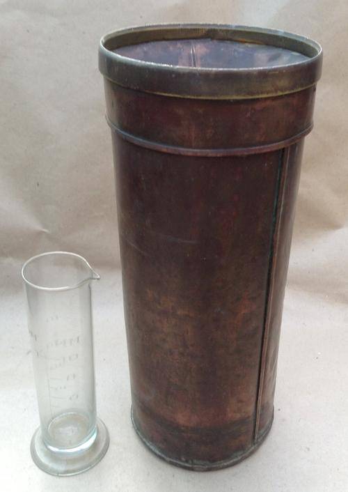 Rain Gauge......old copper with correct measuring beaker......postage R43.00