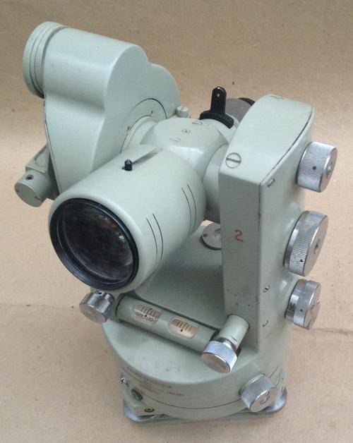 Theodolite, as per photo with bespoke leather case.....postage R80.00