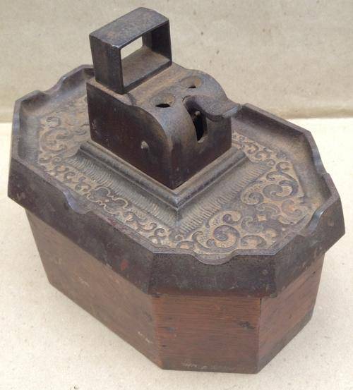 Counter Top Contraption for Dispensing Random Lengths of Wick.....postage R43.00