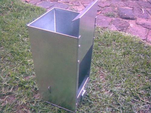 Rabbit feeders - used in very good condition