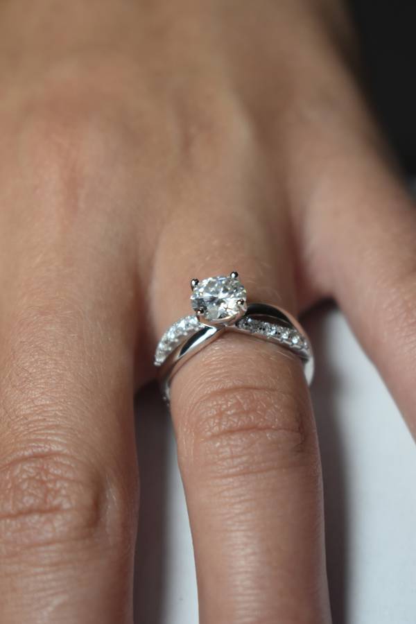 Engagement Ring With Certificate of Authenticity Limited Edition!!!