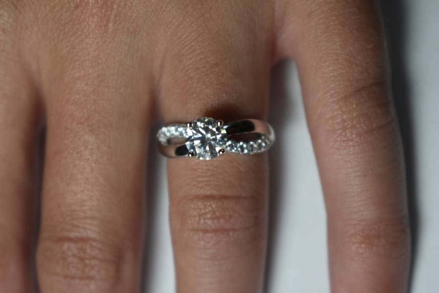 Engagement Ring With Certificate of Authenticity Limited Edition!!!