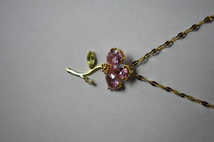 `R999` Bargain 18K Gold Plated Necklace Pink Flower Shape