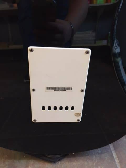 Behringer iAXE USB 6 string Electric Guitar, Black/White (with bag)