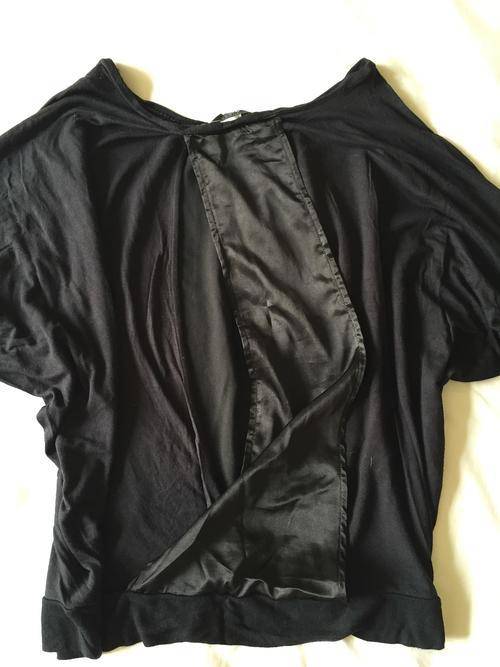 MASS CLEARANCE: Guess Batwing Top