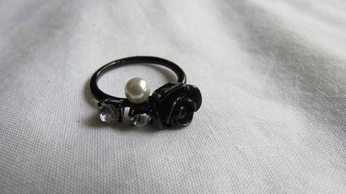 Sass Diva Flower Ring *MASS CLEARANCE*