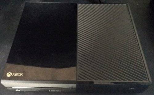 BOXED X-Box One 500GB Console INCLUDING Battlefield 1 Digital Code & Original Wireless controller.