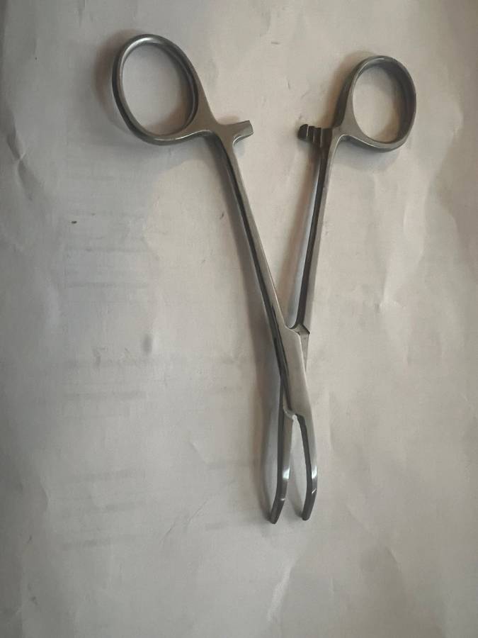 Lockable Multi-Functional Tweezers