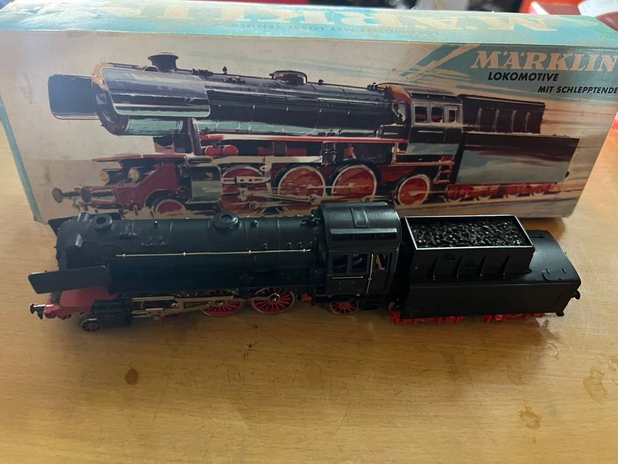 MARKLIN - STEAM LOCOMOTIVE-3907