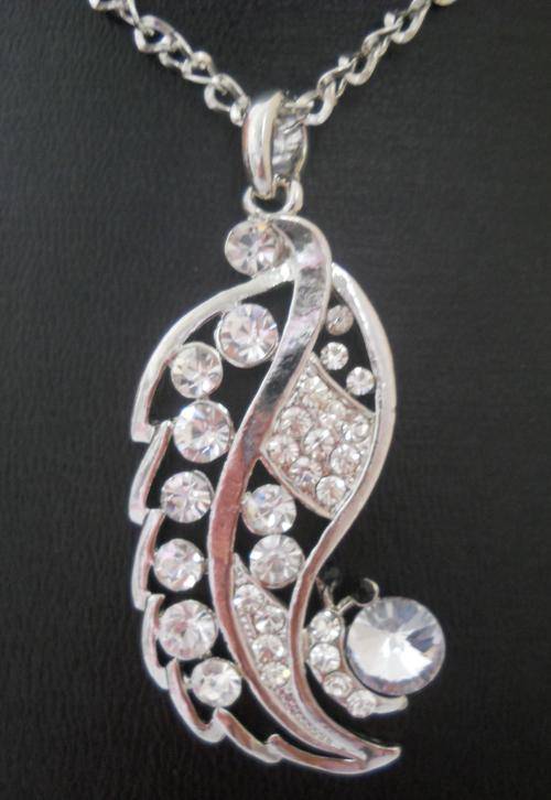 Beautiful "Diamante Leaf" Pendant on Chain
