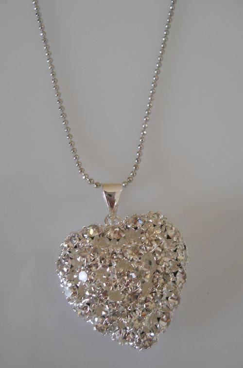Beautiful "Diamante Heart" Pendant on Chain