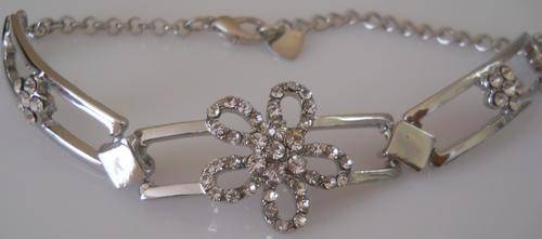 Beautiful Lady's "Diamante Flower" Bracelet