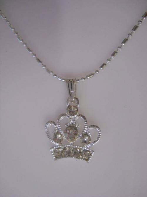 Beautiful "Diamante Crown" Pendant on Chain