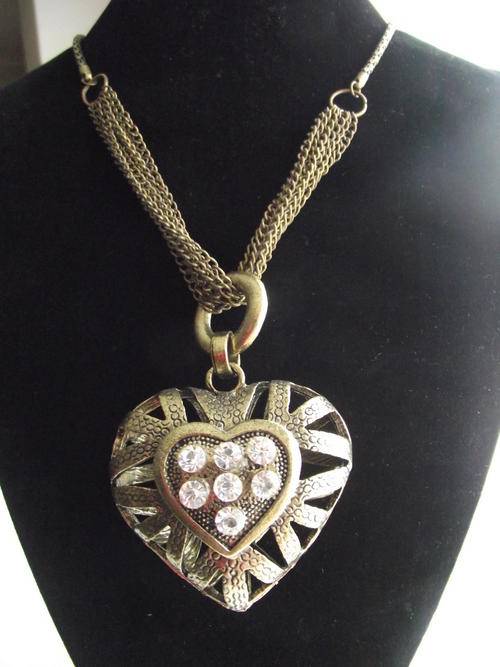 Stunning Gold Tone Puffed Heart & Rhinestones Necklace