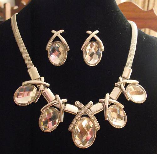 Gorgeous Silvertone Wedding Party Bridal Rhinestone Necklace Earrings Set