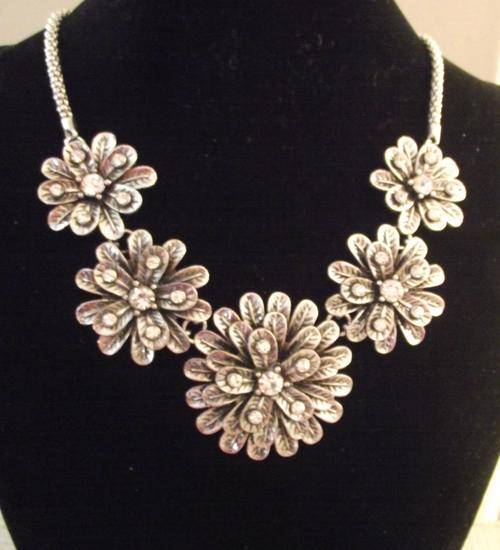 **LAST ONE***Stunning Tibet Silver Flower & Rhinestones Necklace