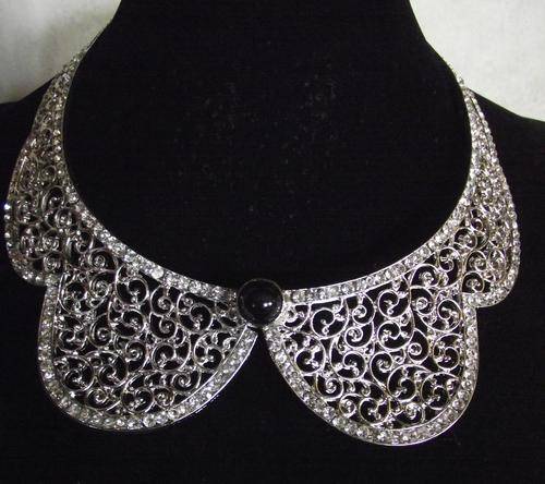 Lovely Silver Tone Rhinestone, Black Button Faux collar Necklace
