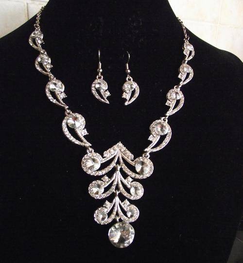 Stunning Silver tone & Rhinestones Necklace & Earrings Set