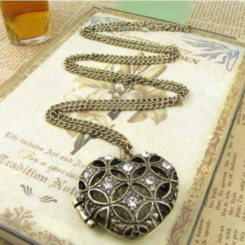 Vintage Cutout Heart Locket necklace