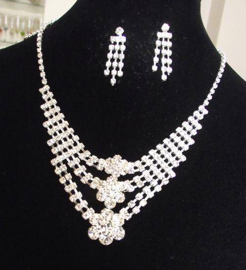 Gorgeous 3 Rows Rhinestone Bridal  Necklace and Earrings Set
