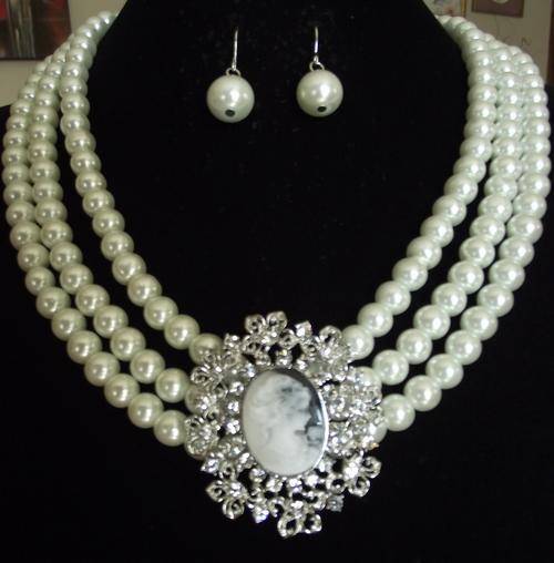 Pearl and Crystal Cameo Pendant Necklace & Earrings Set (Free Gift Box)