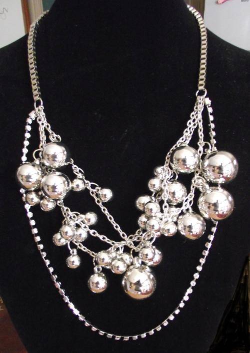 Lovely silvertone Balls Necklace (Free Gift Box)