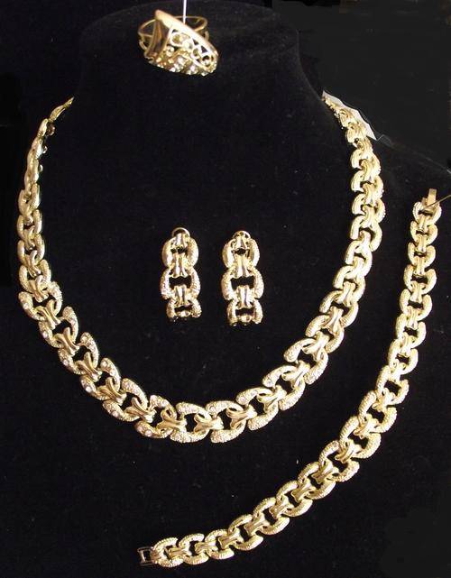 Stunning 18ct Gold Filled Swarovski Crystals Necklace, Bracelet, Ring and Earrings set