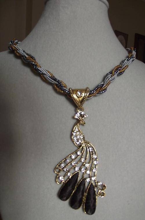 Vintage Look Charcoal/Gray Crystal and Resin Stones Peacock Millet Chain Necklace