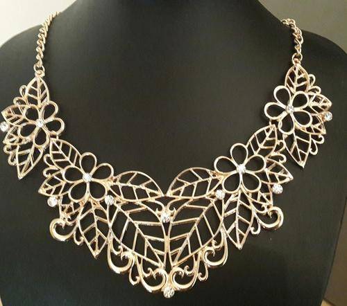 **NEW LISTING** Gold Tone Flower, Leaf & Rhinestones Pendant Necklace (Free Gift Box)