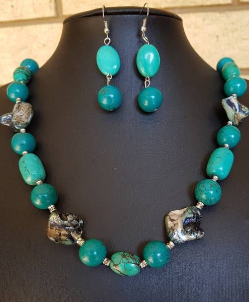 Gorgeous Turquoise Single String Necklace &  Earrings Set