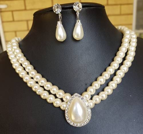 Lovely Crystal Rhinestone  Pearl  Pendant Necklace Earrings Set