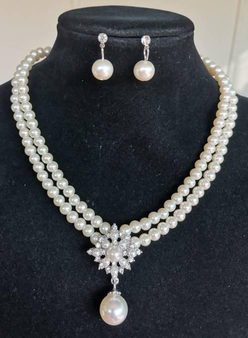 Lovely Crystal Rhinestone Flower &  Pearl  Pendant Necklace Earrings Set