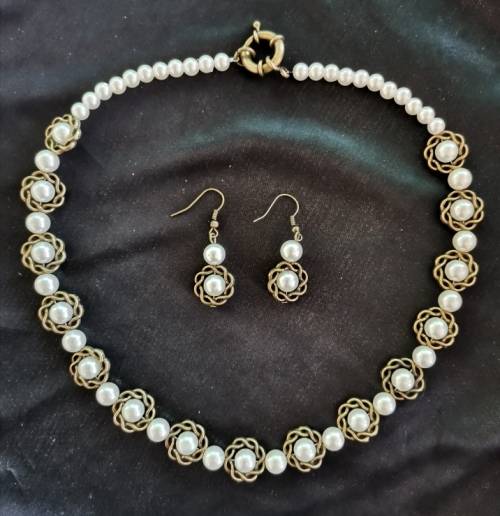Beautiful Bronze & Pearl Pendants Necklace & Earring Set