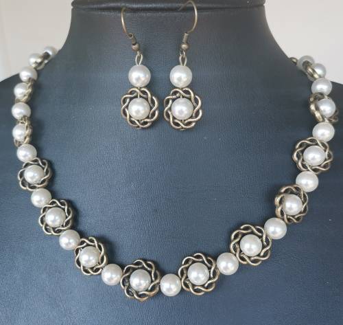 Beautiful Bronze & Pearl Pendants Necklace & Earring Set
