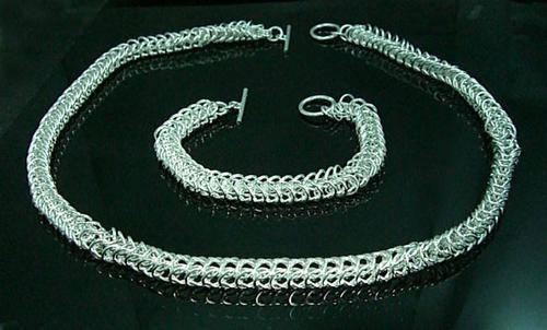 Beautiful 925 Sterling Silver Engaging Necklace & bracelet Set