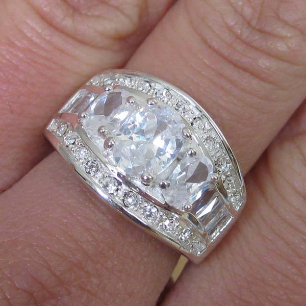 LOVELY WHITE TOPAZ 925 STERLING SILVER ring SIZE 6
