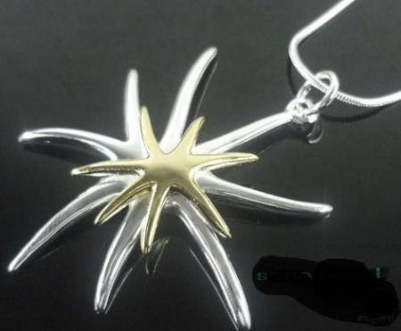 ***LAST ONE***Gorgeous Gold Tone & silver Flower Pendant & chain