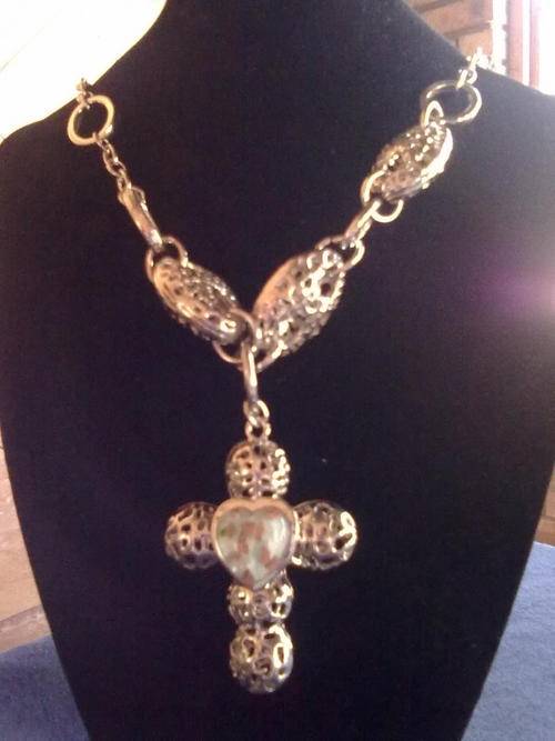 GORGEOUS SILVER CROSS PENDANT & CHAIN NECKLACE