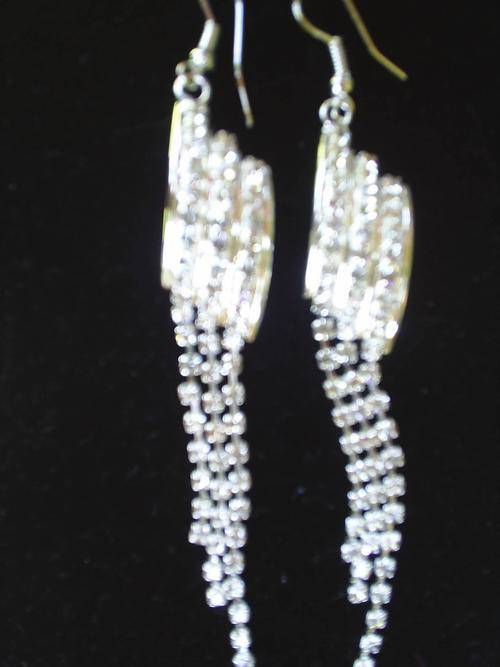 BEAUTIFUL SILVER DIAMANTE DANGLE DROP3 ROWS EARRINGS