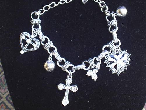 STUNNING!!! VINTORIO COLLECTION TIBET SILVER CHARMS BRACELET