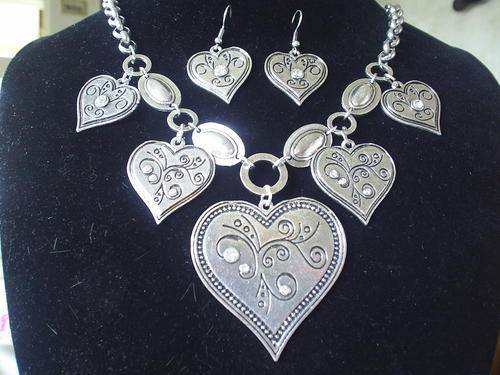 STUNNING VINTORIO COLLECTION TIBETAN SILVER HEARTS WITH CZ NECKLACE & EARRINGS SET