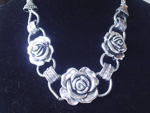 LOVELY VINTORIO COLLECTION TIBET SILVER ROSES & CZ NECKLACE