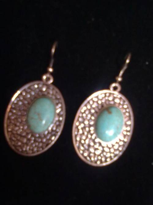 GORGEOUS VINTORIO COLLECTION TIBET SILVER OVAL TURQUOISE DANGLE EARRINGS