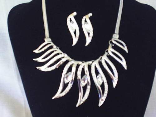 EXTRAORDINARY VINTORIO COLLECTION CRYSTALS NECKLACE & EARRINGS SET