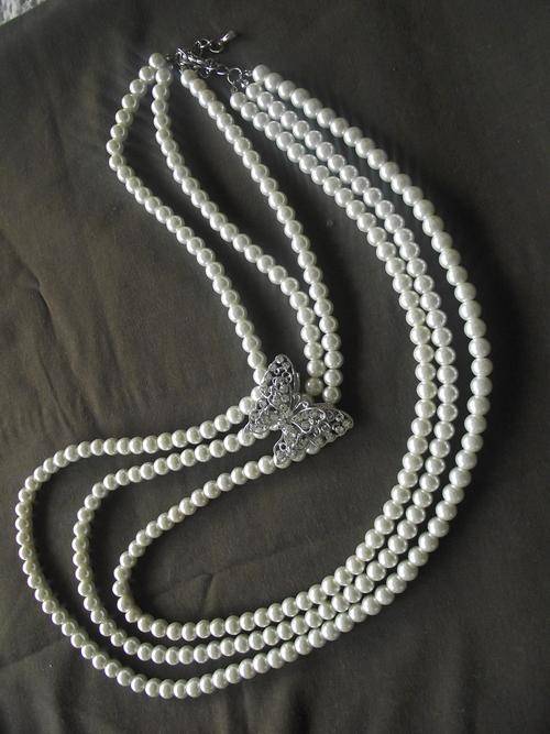 GORGEOUS VINTORIO COLLECTION FEAUX PEARL & CZ BUTTERFLY NECKLACE